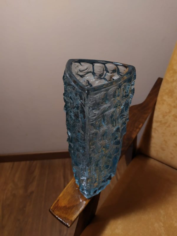 Vase triangulaire de Vladislav Urban