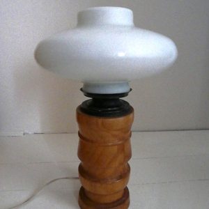 Lampe ancienne en bois et verre