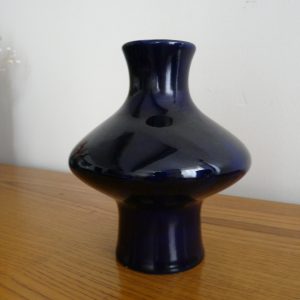 Petit vase bleu en céramique vintage