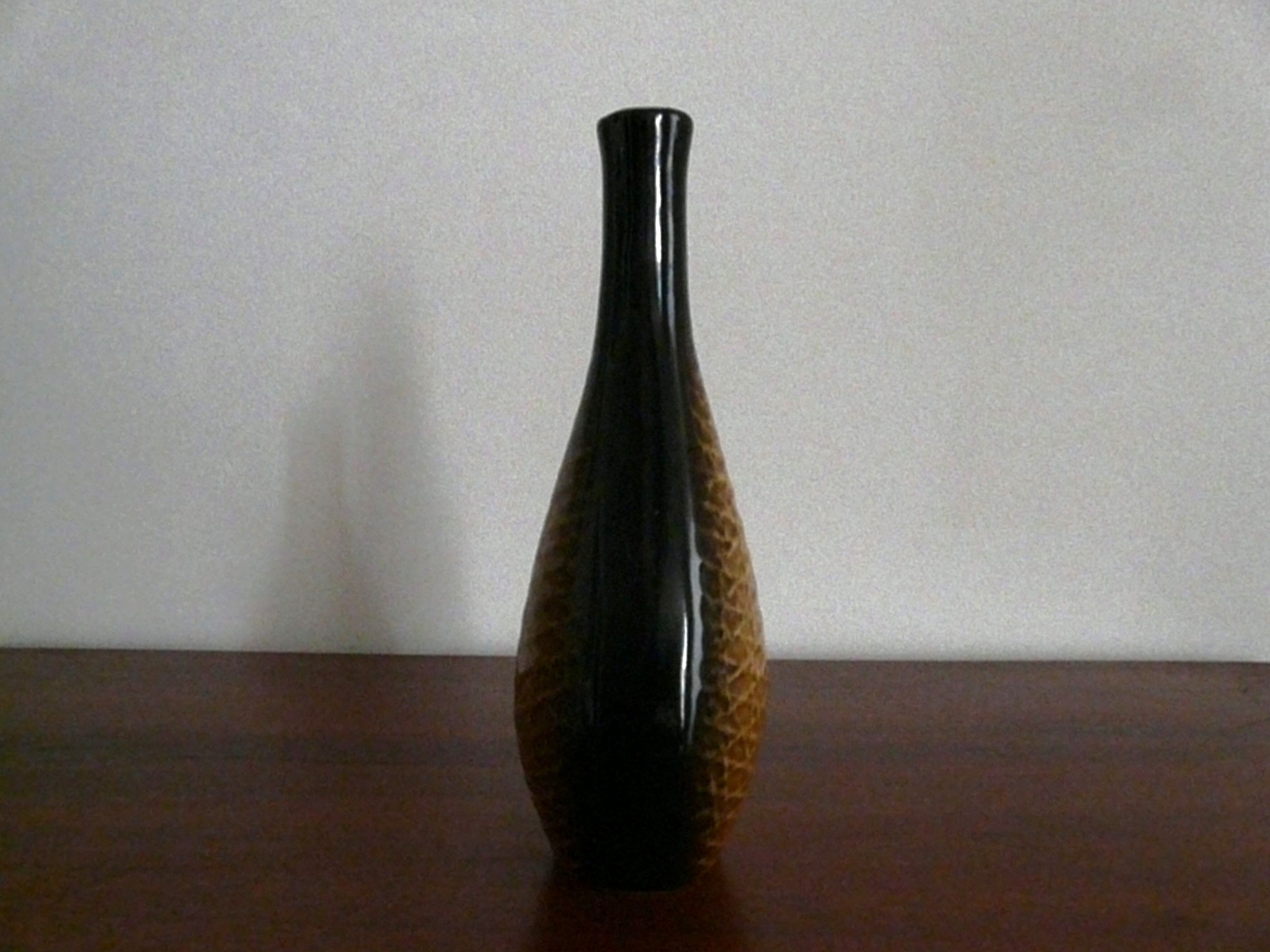 Petit vase noir en céramique vintage