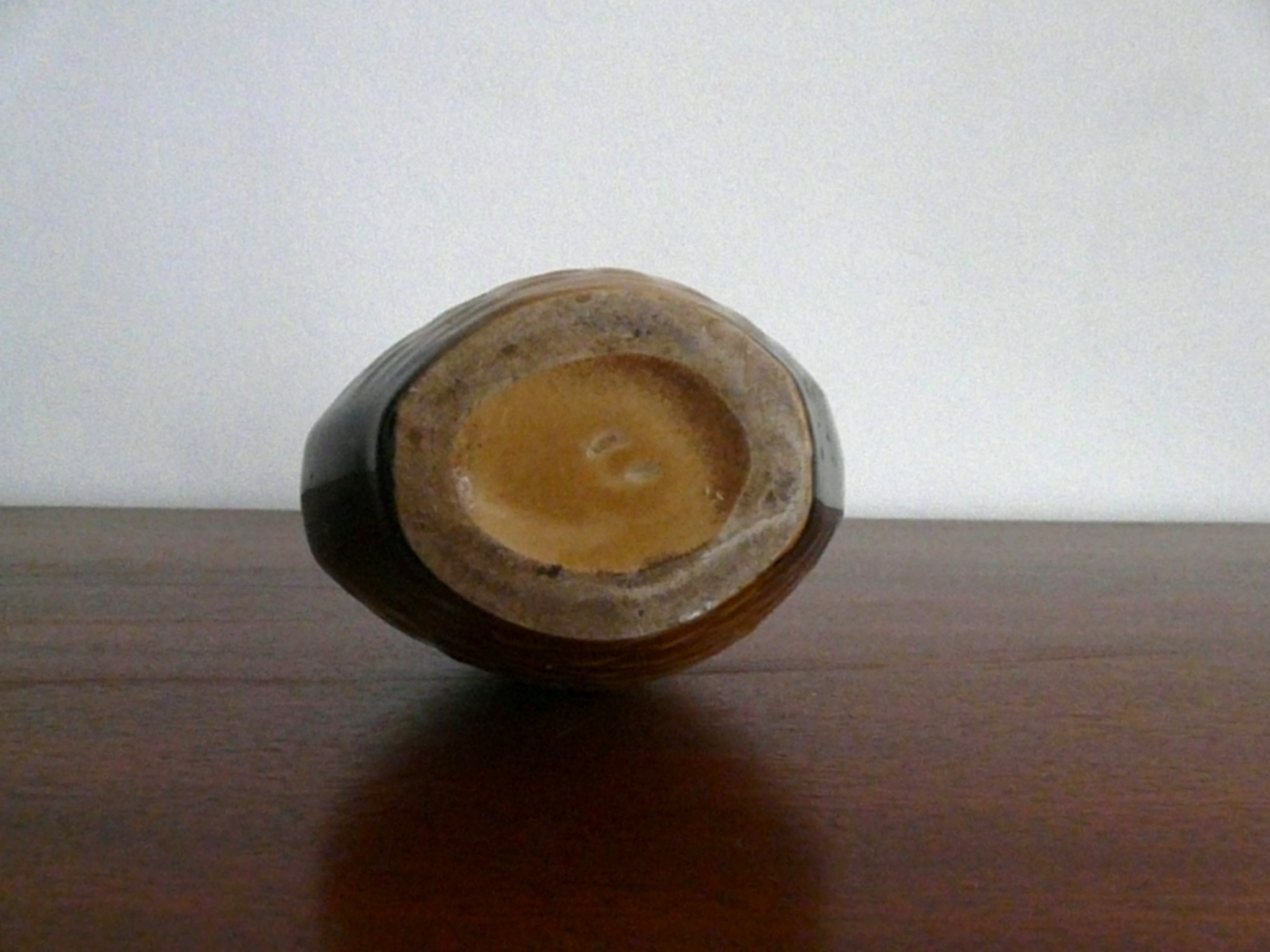 Petit vase noir en céramique vintage