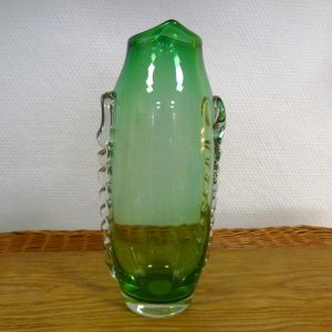 Vase vert en verre vintage aux applications