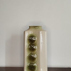 Grand vase aux motifs géométriques