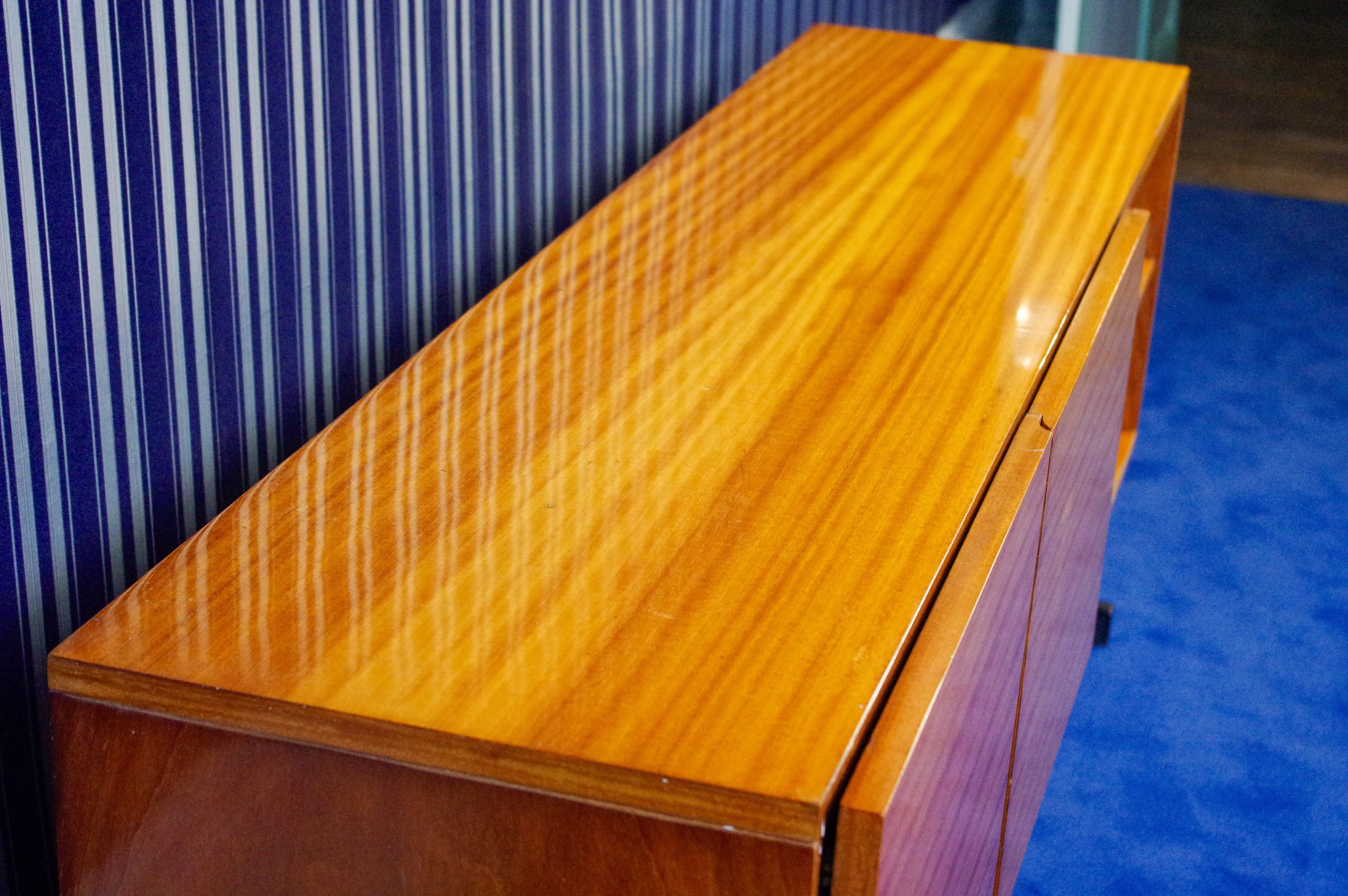 Enfilade vintage au piètement métallique - VENDU – Image 8