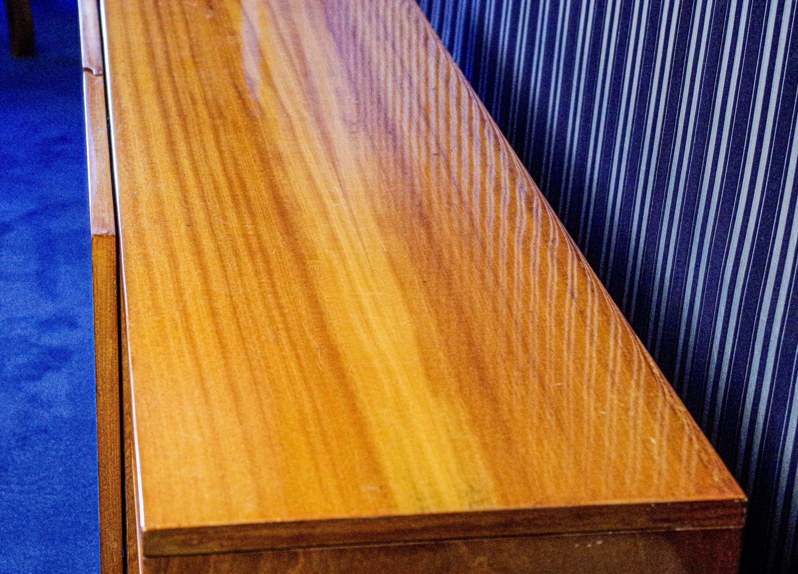 Enfilade vintage au piètement métallique - VENDU – Image 9