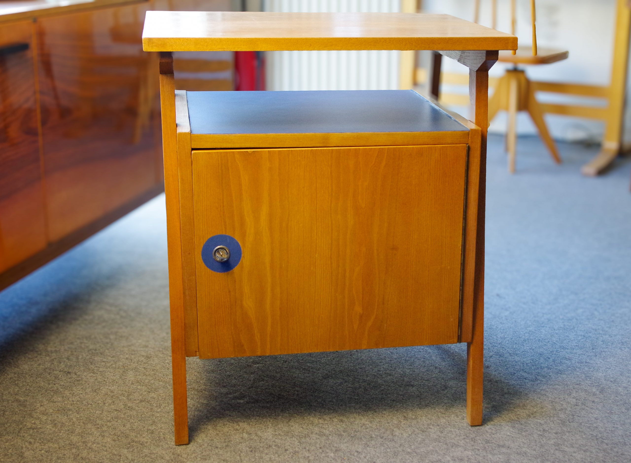 Petit meuble d'appoint vintage