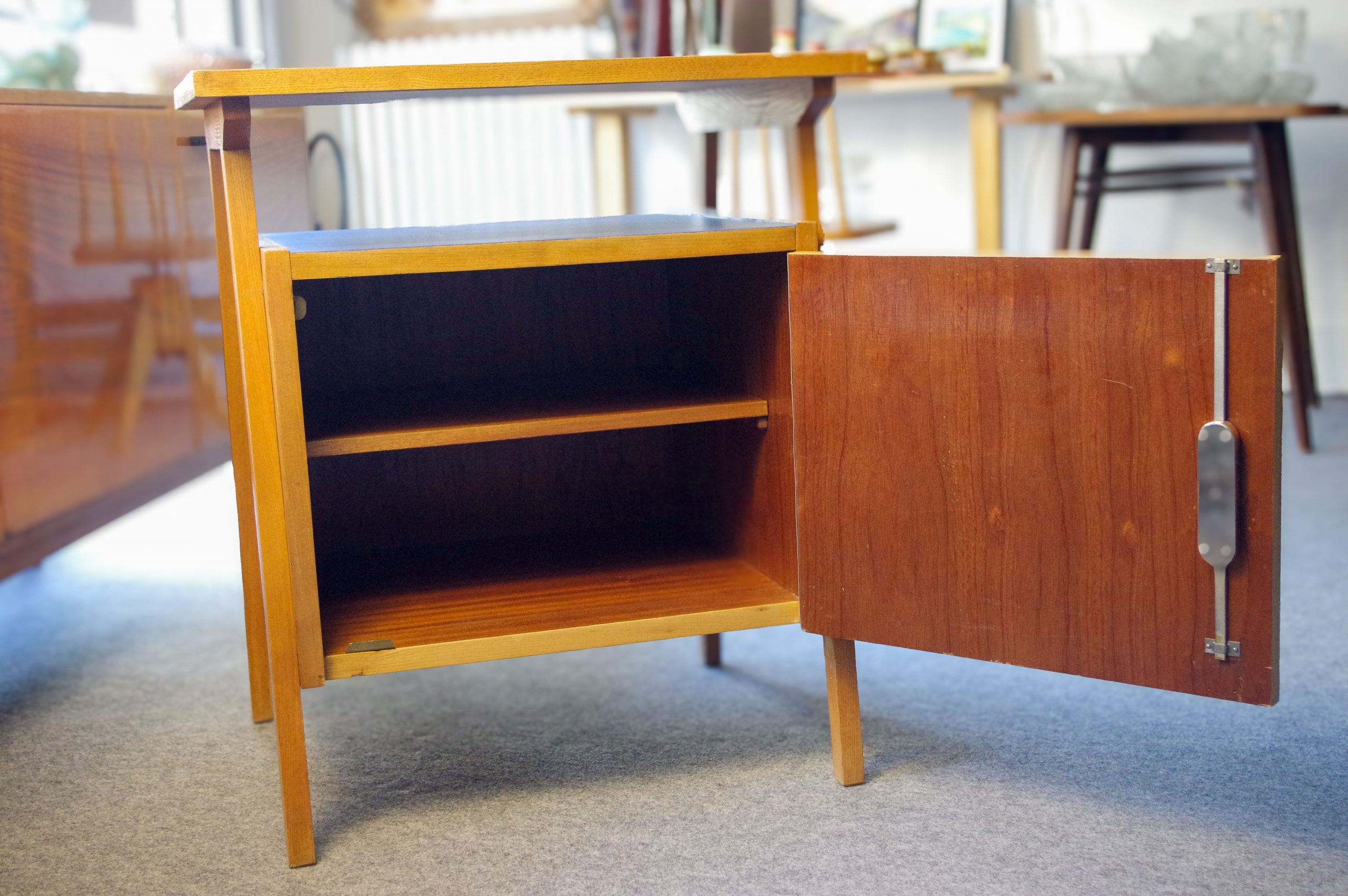 Petit meuble d'appoint vintage – Image 2