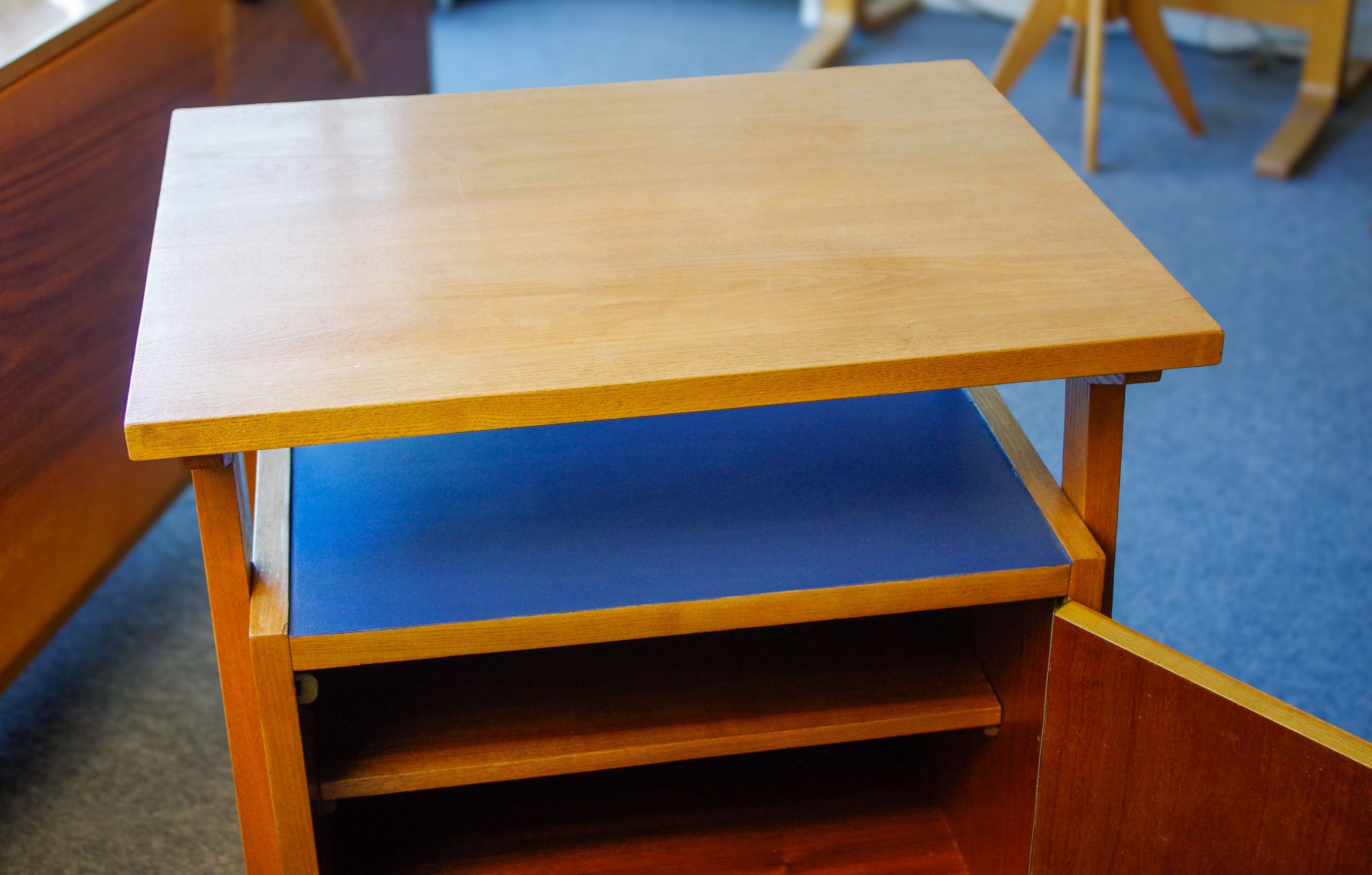 Petit meuble d'appoint vintage – Image 4