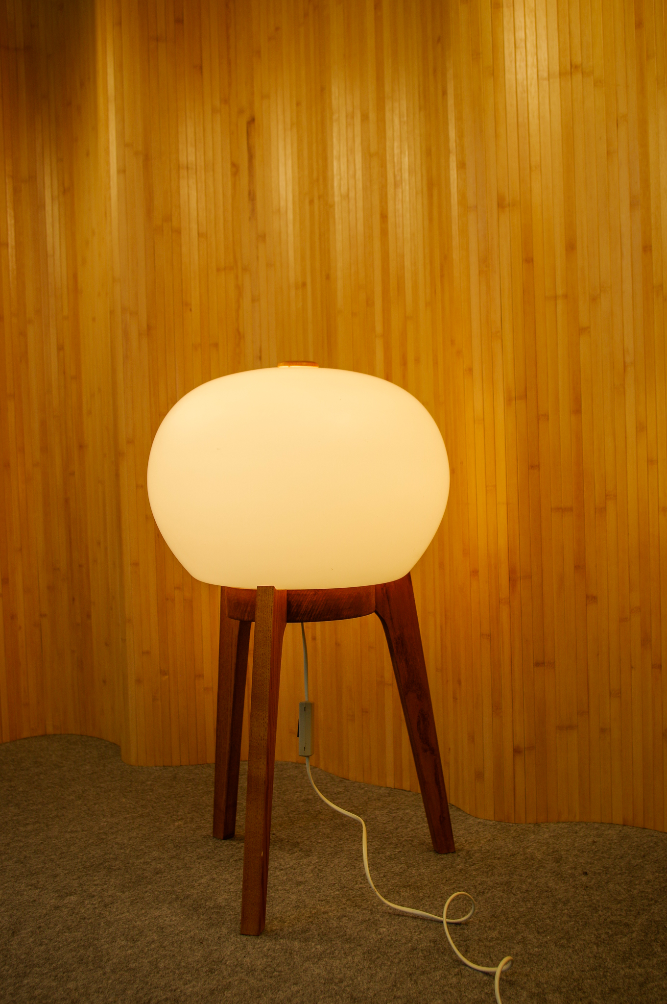 Grande lampe de sol Uluv