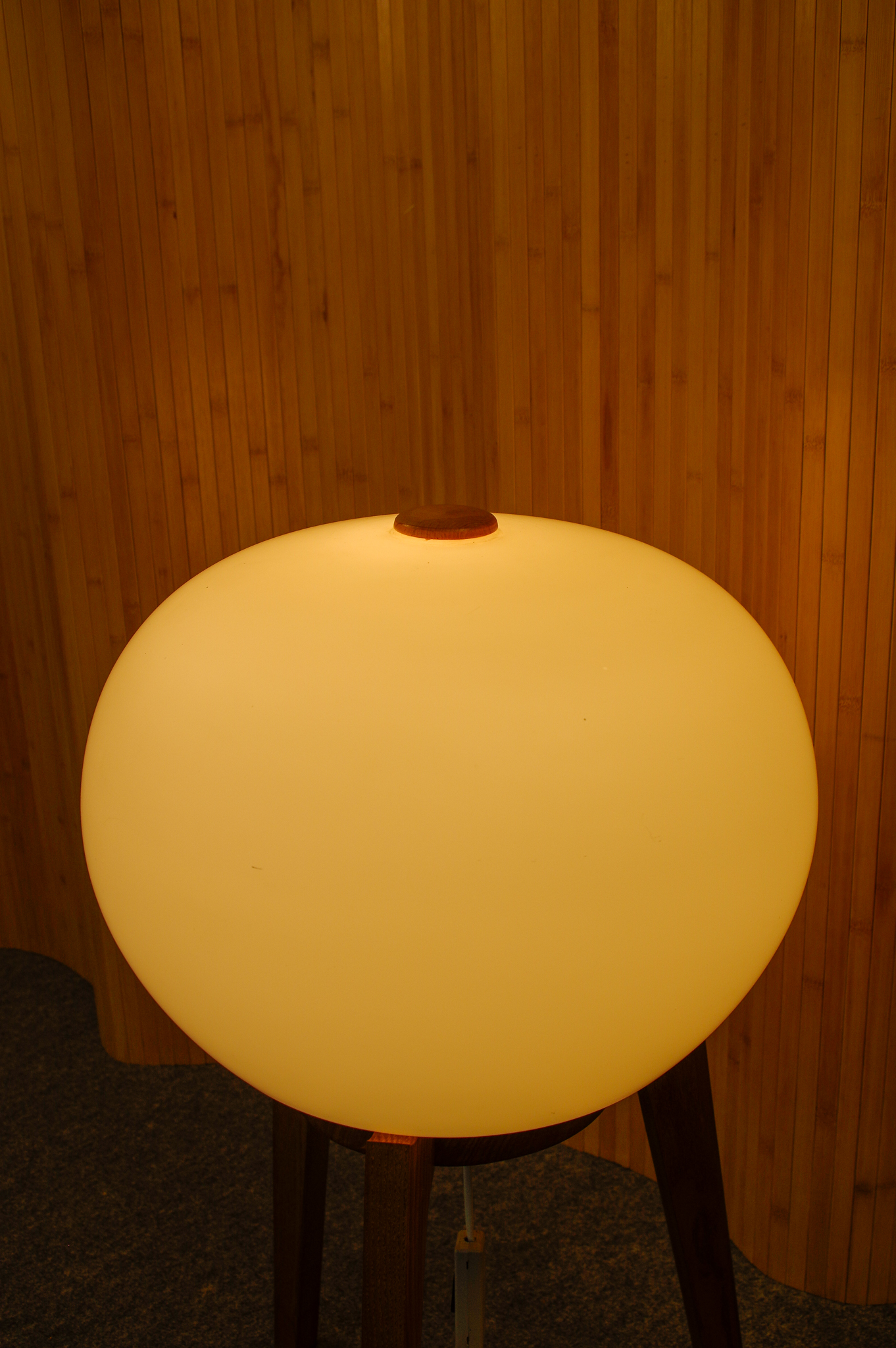 Grande lampe de sol Uluv – Image 3