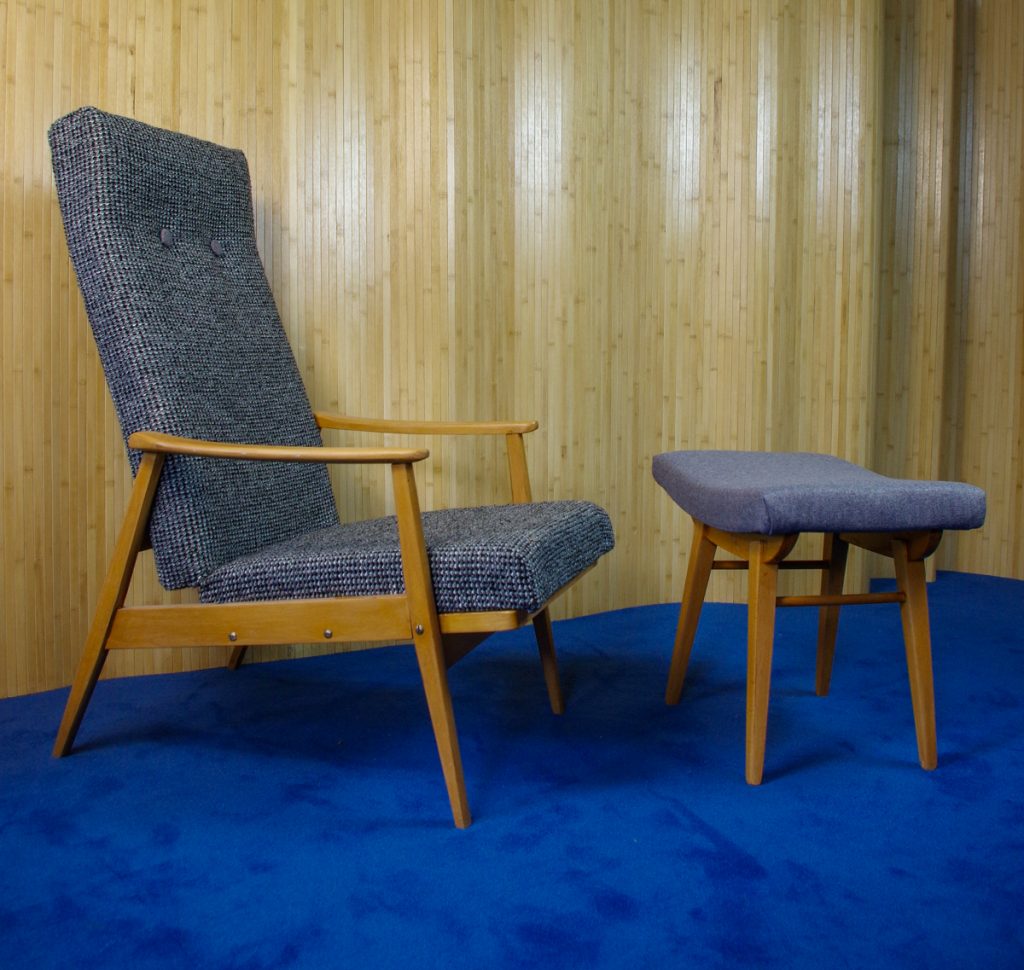Fauteuil relax gris avec son tabouret