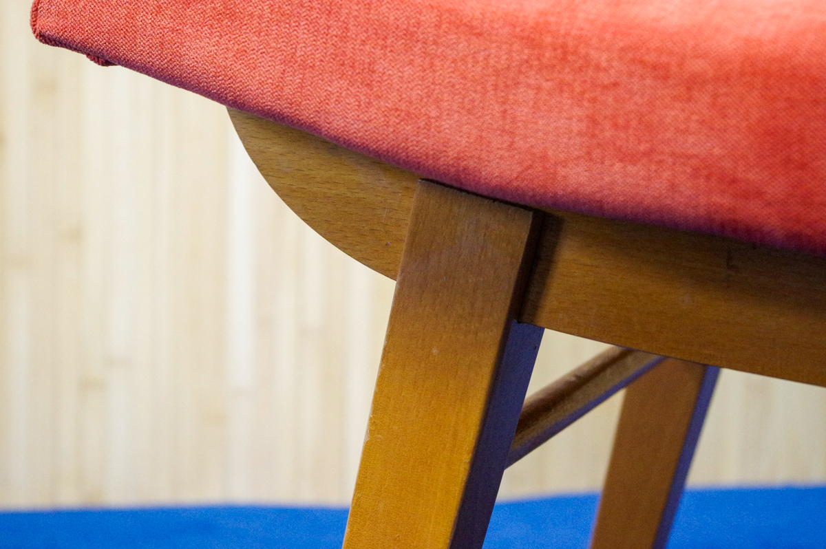 Tabouret vintage retapissé orange – Image 2