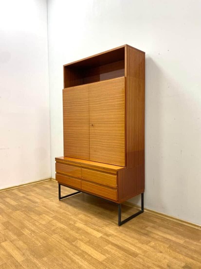 Bibliothèque fermée vintage